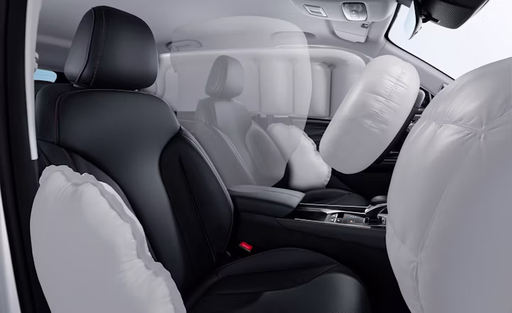 Interior del vehículo mostrando el despliegue de los 7 airbags