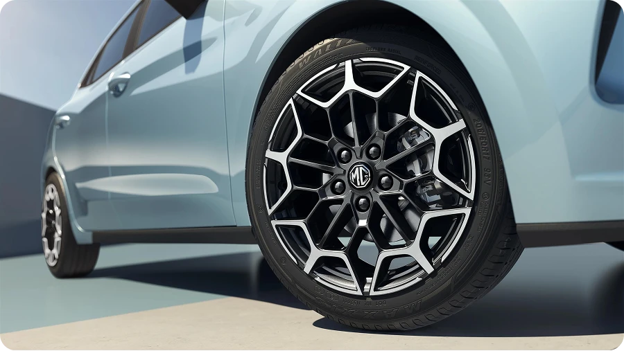 Detalle de la rueda de aleación aerodinámica del MG4 EV Urban