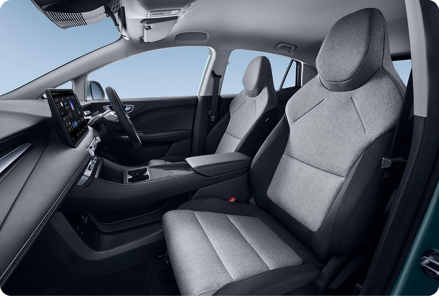 Interior y asientos delanteros del MG4 EV Urban