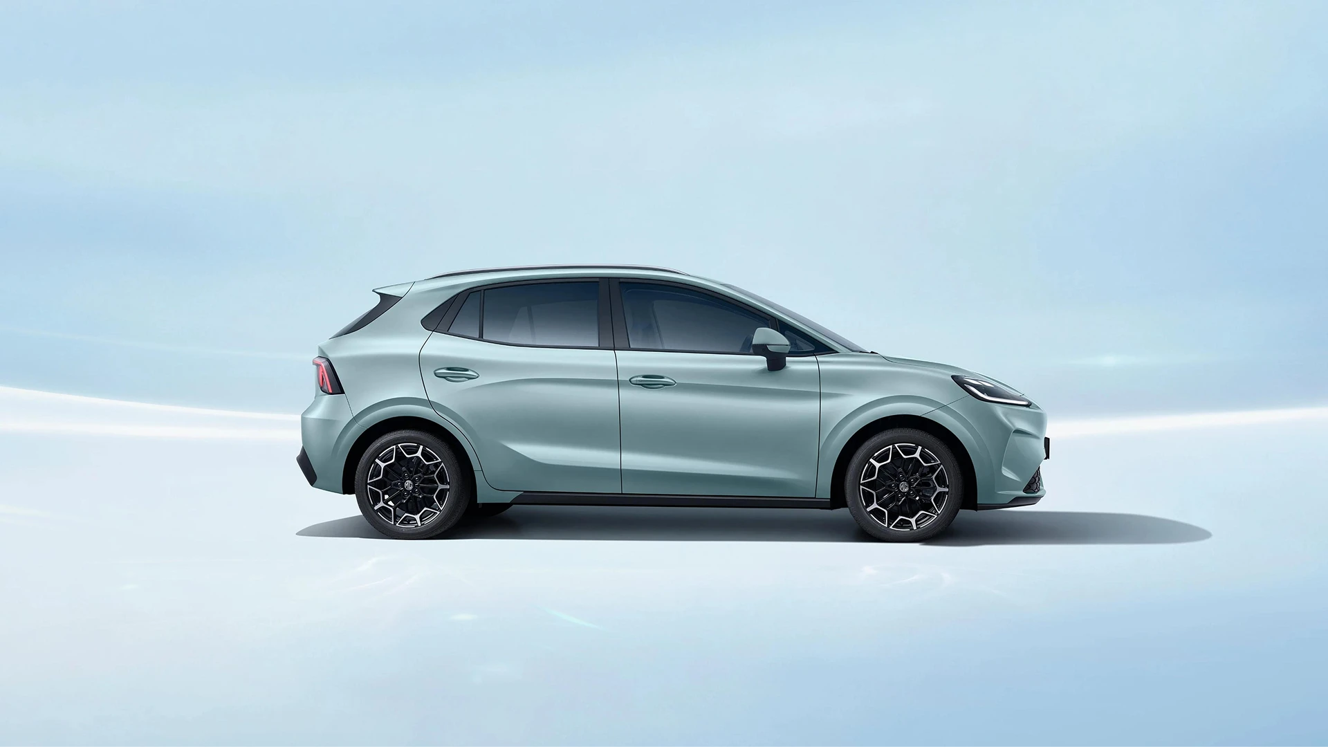 Vista de perfil lateral completo del MG4 EV Urban color azul claro