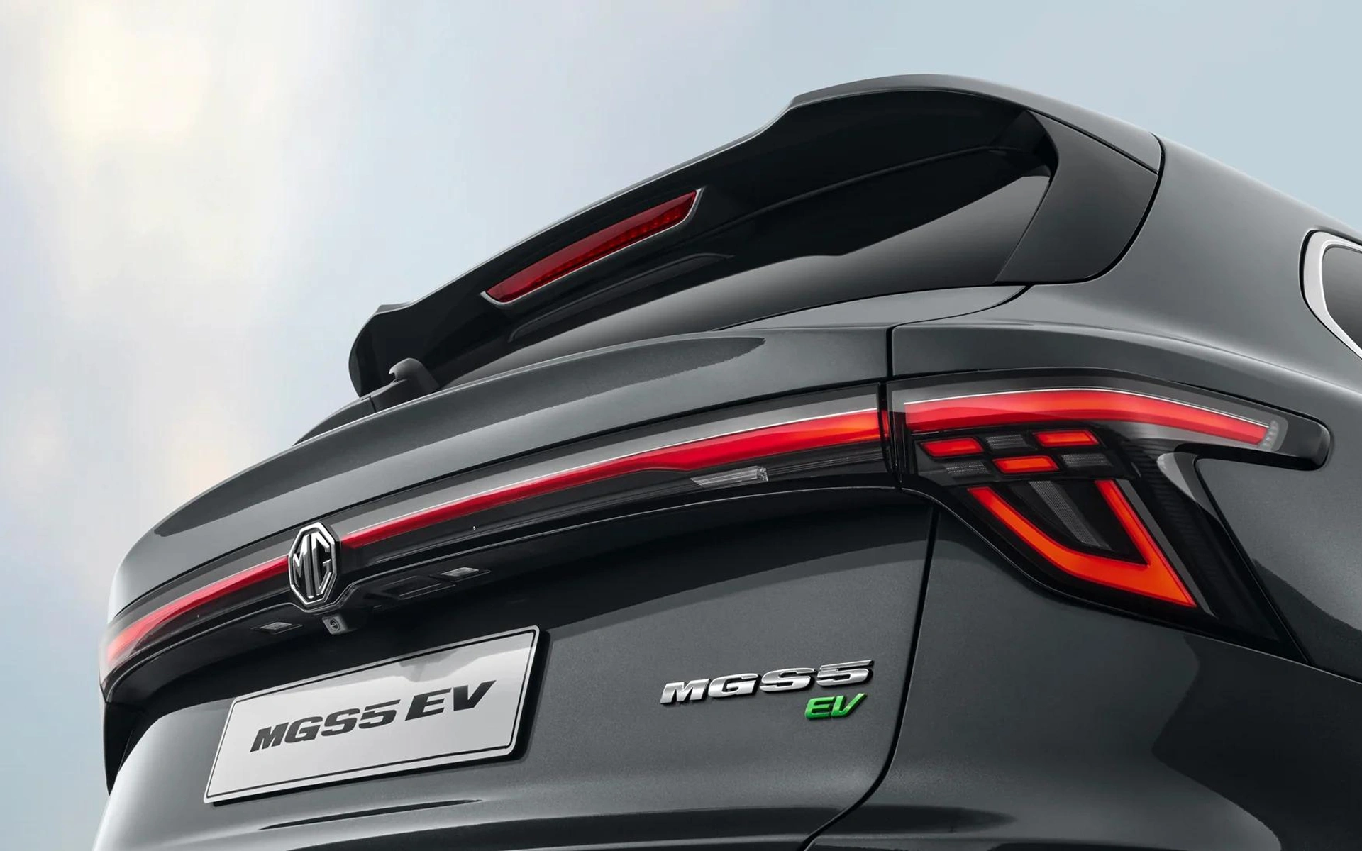 Detalle del faro trasero LED del MG55 EV