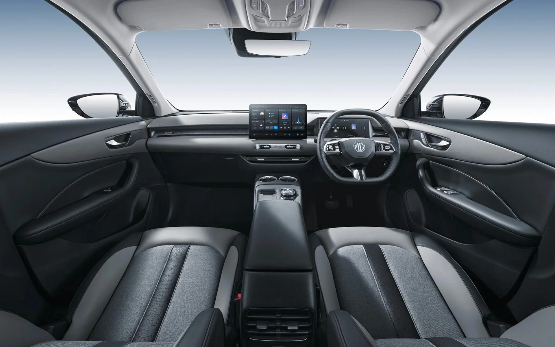 Vista del salpicadero e interior del MG55 EV