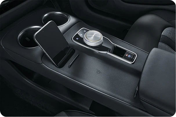 Consola central con base de carga inalámbrica